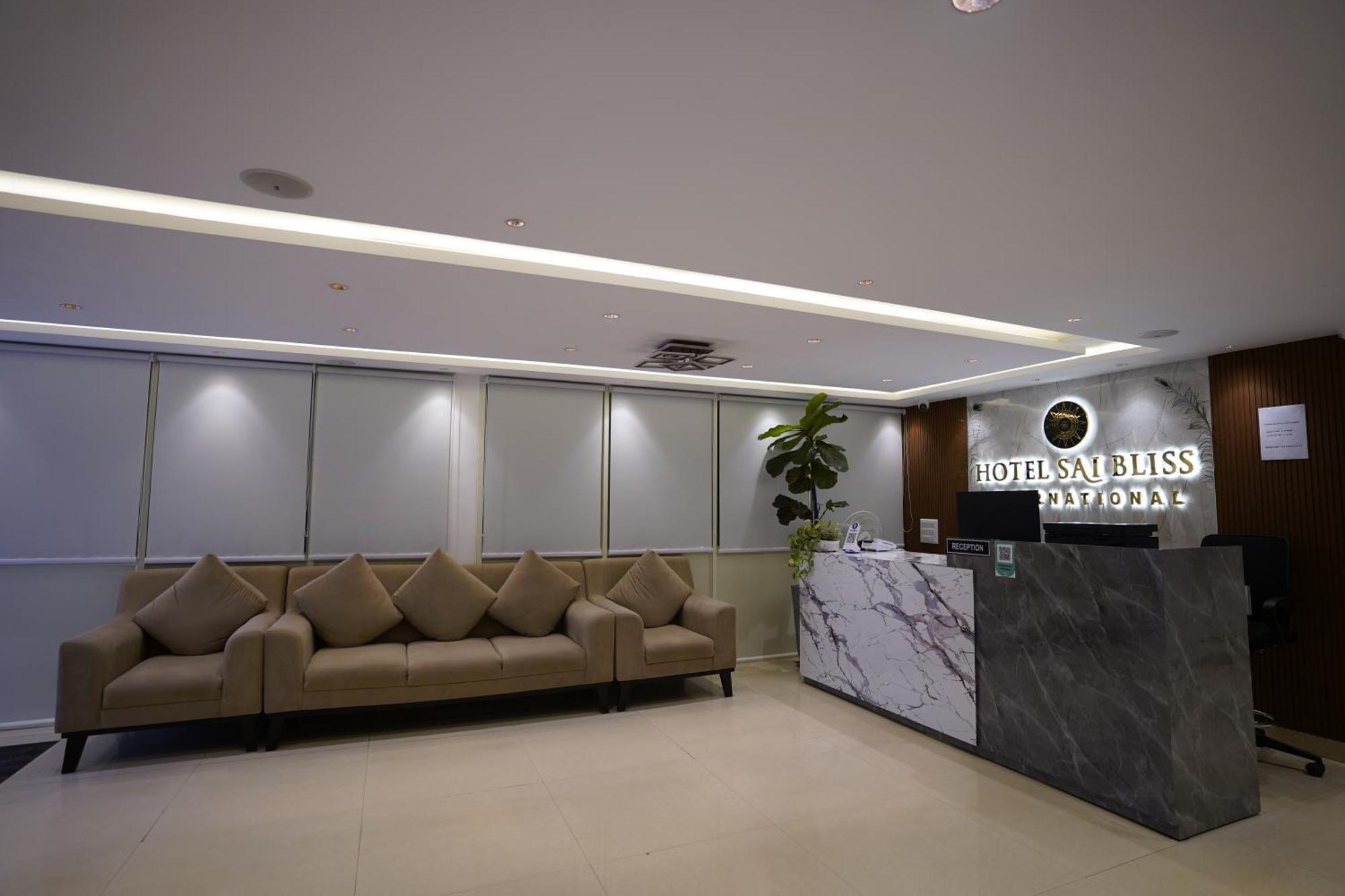 Sai Bliss Residency, Manyata Tech Park Hotell Bangalore Exteriör bild