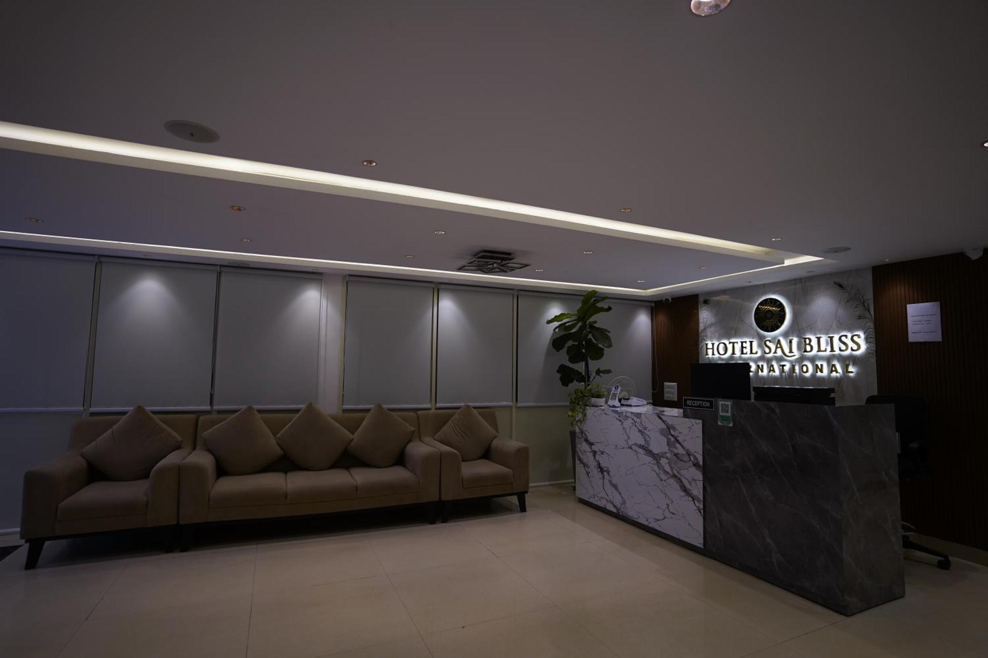 Sai Bliss Residency, Manyata Tech Park Hotell Bangalore Exteriör bild